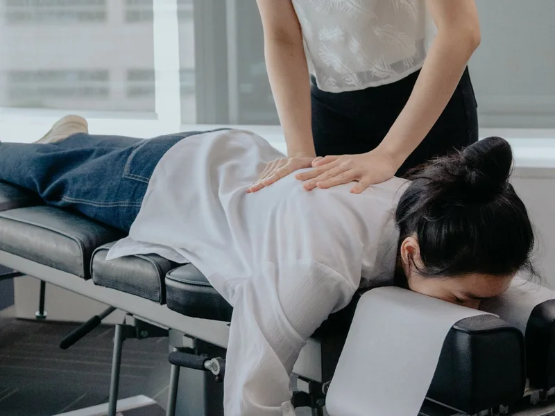 How Alma Sana Chiropractic Studio treats back pain in Tucson
